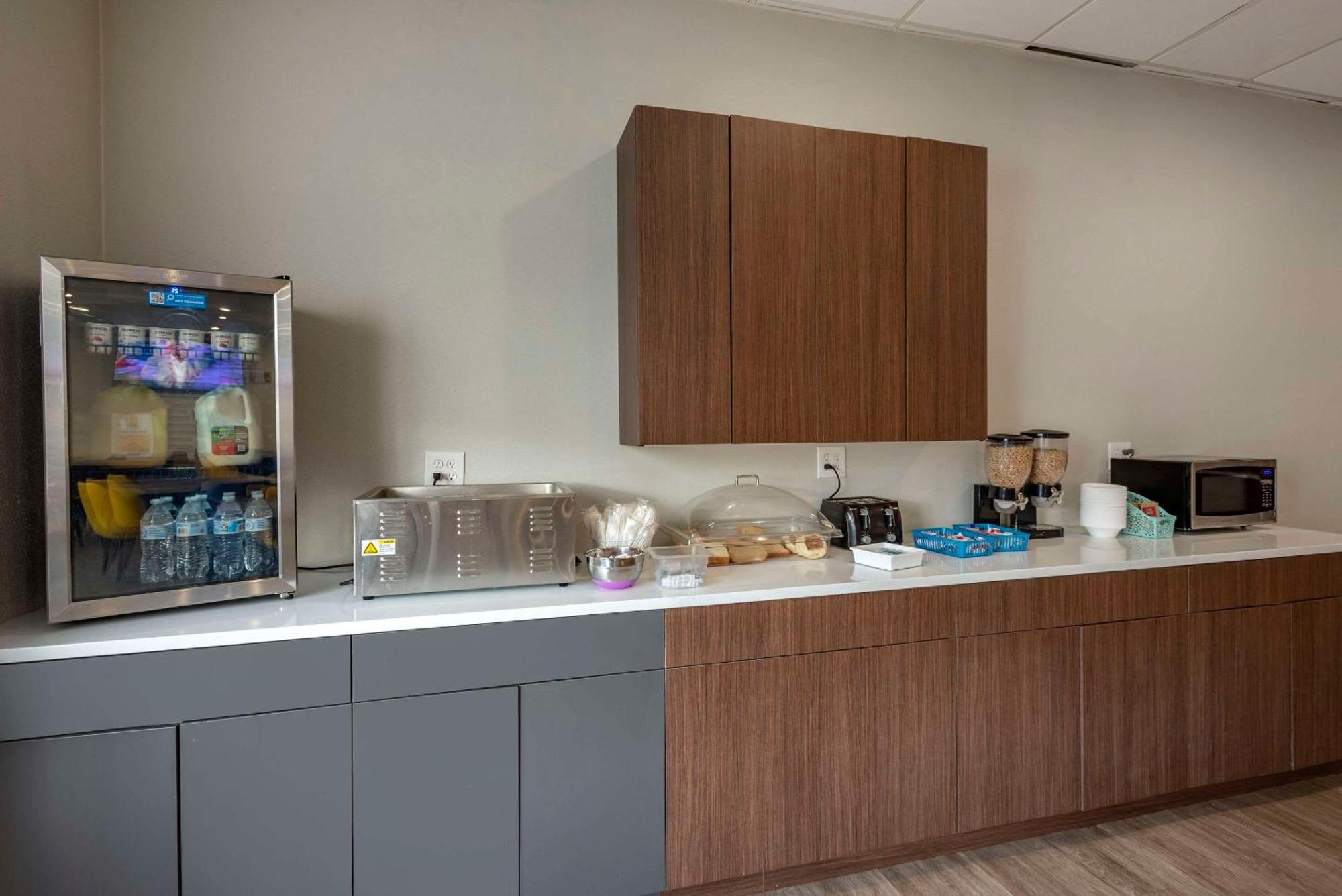 Comfort Inn Philadelphia International Airport West Честер Екстер'єр фото