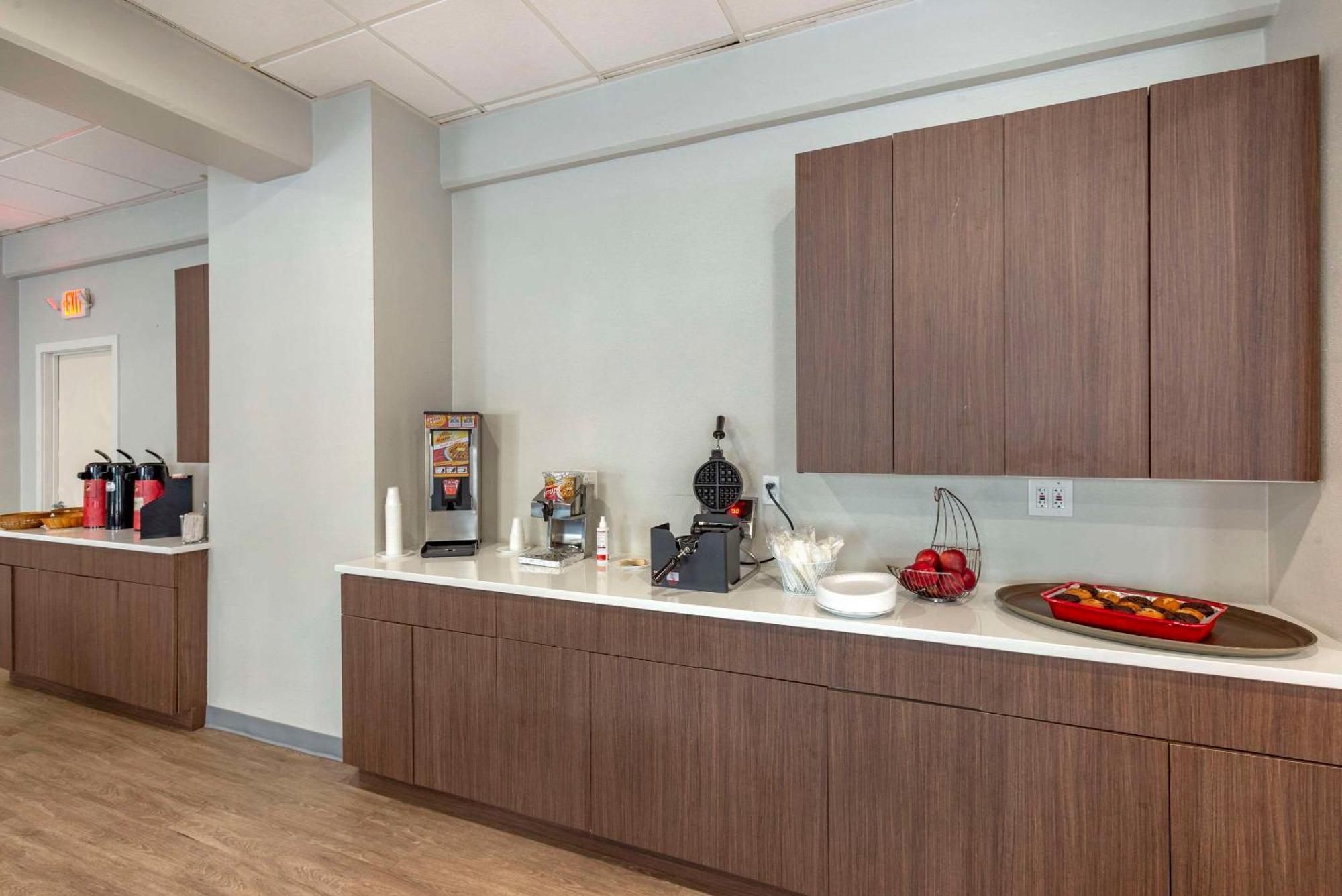Comfort Inn Philadelphia International Airport West Честер Екстер'єр фото